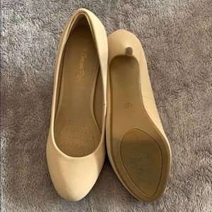 Dream Pairs Nude Heel size 8